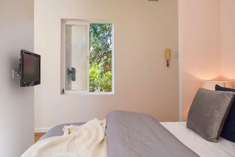 Sun-drenched 1 Bed Studio Apartment In Newtown - Holiday Adelaide 5