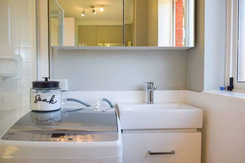Sun-drenched 1 Bed Studio Apartment In Newtown - Holiday Adelaide 7