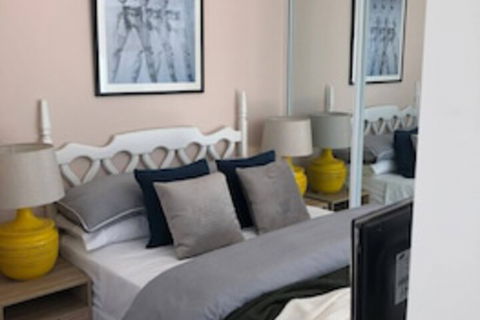 Sun-drenched 1 Bed Studio Apartment In Newtown - Holiday Adelaide 0