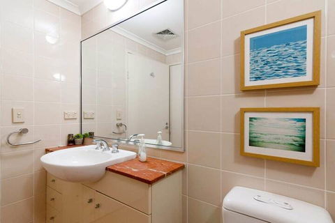 Amazing Studio With Pool In Central Sydney - Holiday Adelaide 3