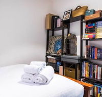 Eclectic 1 Bedroom South Yarra Hideaway - Holiday Adelaide