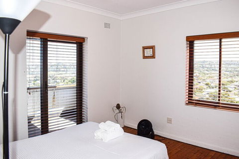 2 Bedroom Apartment With Ocean Views - Holiday Adelaide 3