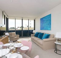 Large Modern 2 Bedroom Apartment Near Lake Claremont - Holiday Adelaide
