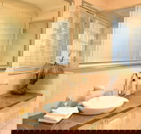 Modern 2 Bedroom Unit Close to CBD - Holiday Adelaide