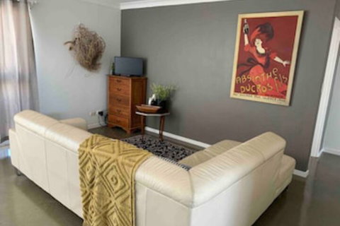 Cosy 1 Bedroom Unit With Views Of The City - Holiday Adelaide 0