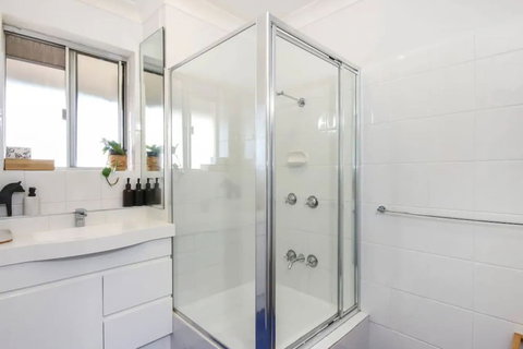 Cosy 1 Bedroom Unit With Views Of The City - Holiday Adelaide 6