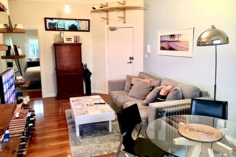 Sleek Contemporary Bondi Beachside Apartment - Holiday Adelaide 6