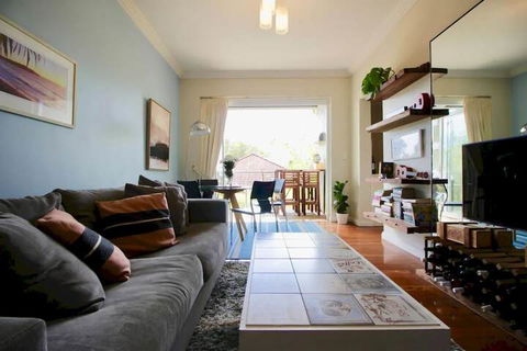 Sleek Contemporary Bondi Beachside Apartment - Holiday Adelaide 4