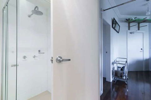 Sleek Contemporary Bondi Beachside Apartment - Holiday Adelaide 7