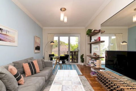 Sleek Contemporary Bondi Beachside Apartment - Holiday Adelaide 0
