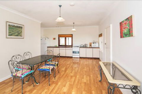 Storm Bay Cottage - Holiday Adelaide 4