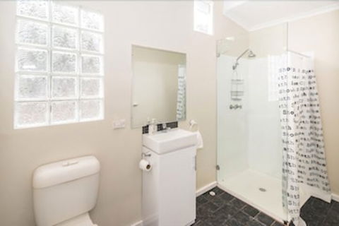Storm Bay Cottage - Holiday Adelaide 7