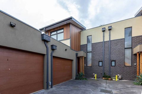 Impressive & Spacious New Townhouse@preston - Holiday Adelaide 1