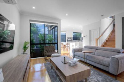 Impressive & Spacious New Townhouse@preston - Holiday Adelaide 0