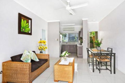 Cairns Reef Retreat - Holiday Adelaide 0