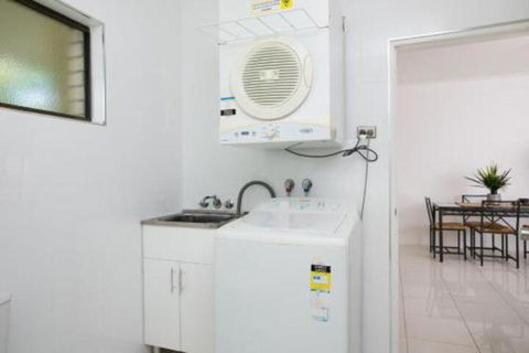 Cairns Reef Retreat - Holiday Adelaide 3