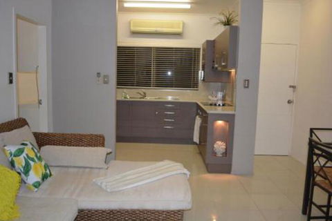 Cairns Reef Retreat - Holiday Adelaide 4
