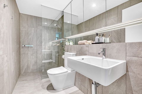Vue Broadbeach - Holiday Adelaide 6