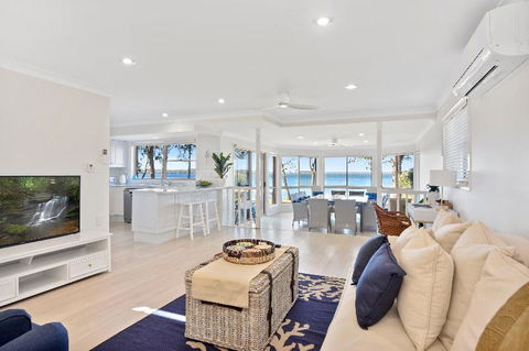 Adrift Retreat St. Georges Basin Waterfront Home - Holiday Adelaide 1