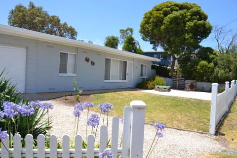 Bay Breeze Cottage - Holiday Adelaide 1