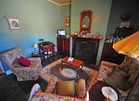 Emma Tiver Heritage Cottage - Holiday Adelaide 3