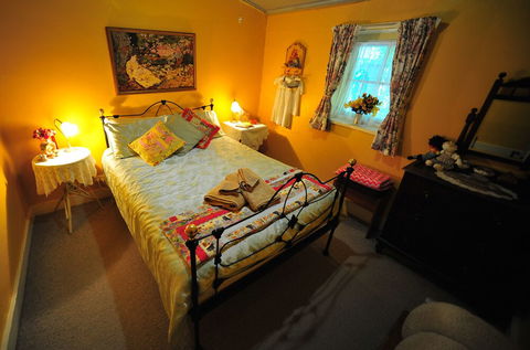 Emma Tiver Heritage Cottage - Holiday Adelaide 4