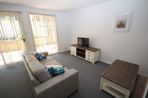 Waters Edge - Holiday Adelaide 1