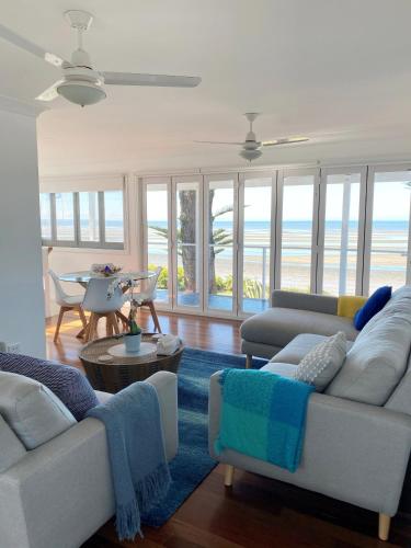 Happy Tides Beachfront Holiday Home - Holiday Adelaide 4