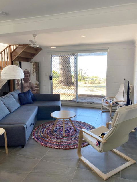 Happy Tides Beachfront Holiday Home - Holiday Adelaide 2