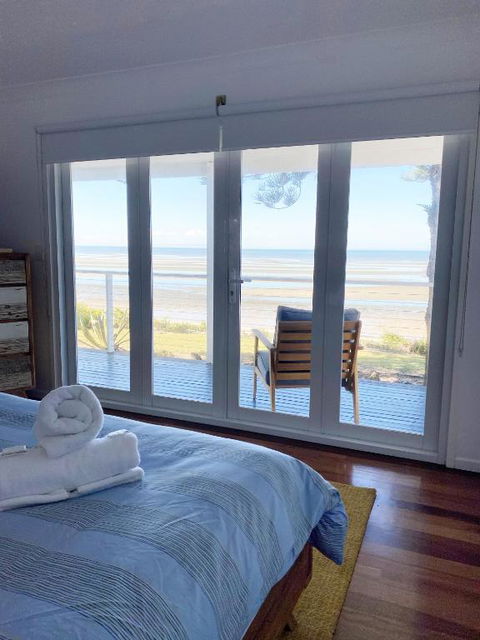 Happy Tides Beachfront Holiday Home - Holiday Adelaide 3