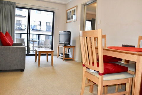 Convenient City Aprt For 2 W / Pool Gym Tennis Court - Holiday Adelaide 5