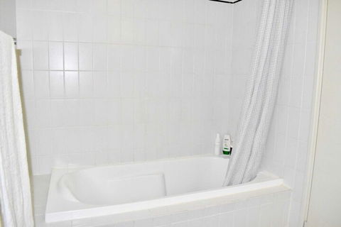 Convenient City Aprt For 2 W / Pool Gym Tennis Court - Holiday Adelaide 6