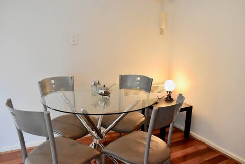 Cosy 1 Bedroom Apartment In Trendy Northcote - Holiday Adelaide 6