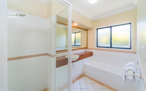 Oceania Cottage LJHooker Yamba - Holiday Adelaide 7