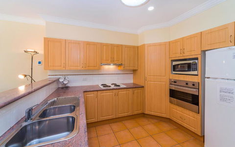 Oceania Cottage LJHooker Yamba - Holiday Adelaide 6