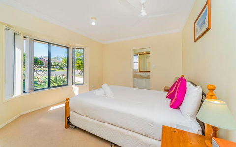 Oceania Cottage LJHooker Yamba - Holiday Adelaide 3