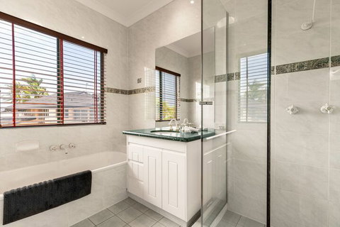Mermaid Beach House - Holiday Adelaide 5