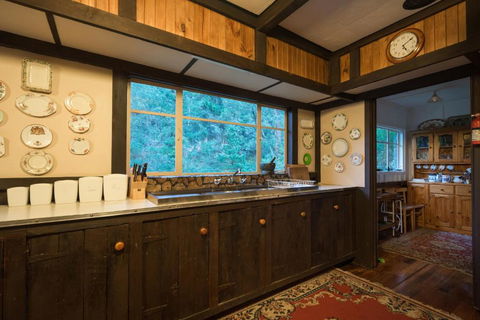 Walhalla Coach House - Holiday Adelaide 1