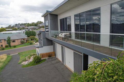 Five Bed Five Bath Five Star View 2 Mins To CBD Wentworth Estate - Holiday Adelaide 5