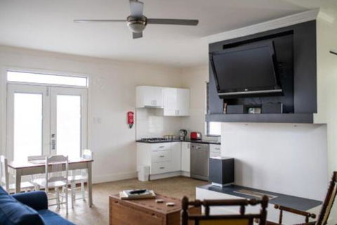 Five Bed Five Bath Five Star View 2 Mins To CBD Wentworth Estate - Holiday Adelaide 7