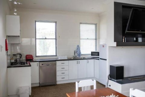 Five Bed Five Bath Five Star View 2 Mins To CBD Wentworth Estate - Holiday Adelaide 6