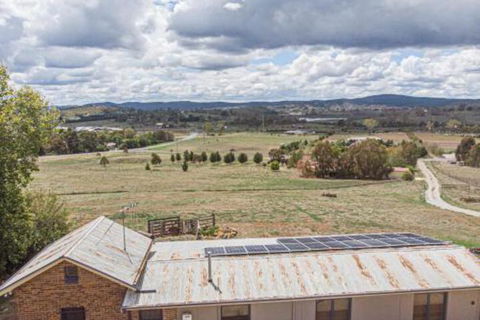 The Daydawn Dairy Perched High Simple Living & What A View! - Holiday Adelaide 0