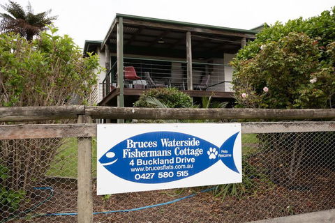 Bruces Waterside Units - Holiday Adelaide 2