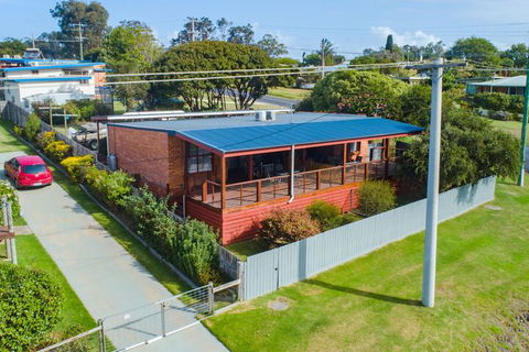 Bruces Waterside Units - Holiday Adelaide 3
