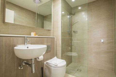 Bright & Modern! 2bed 2bath APT With Parking - Holiday Adelaide 6