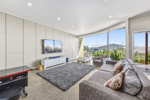 Aloha Waterfront Properties - Holiday Adelaide 6
