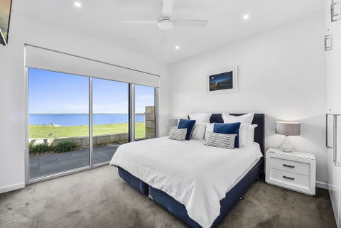 Aloha Waterfront Properties - Holiday Adelaide 5