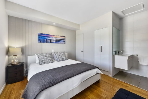 Aloha Waterfront Properties - Holiday Adelaide 2