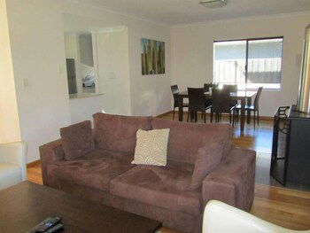 10 Blackwood Retreat - Holiday Adelaide 5