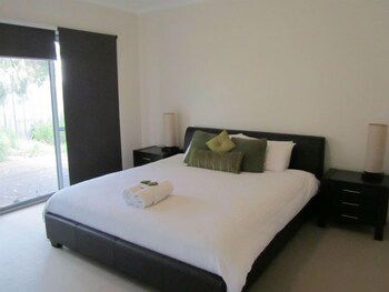 10 Blackwood Retreat - Holiday Adelaide 1
